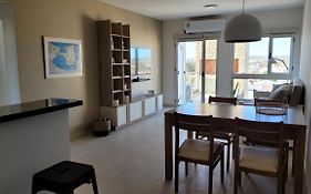 Departamento moderno con cochera y parrilla, amplio y luminoso